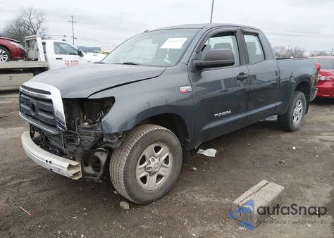 2010 Toyota Tundra Grade 5.7L V8 z USA, uszkodzony, nr VIN 5TFRY5F19AX082901